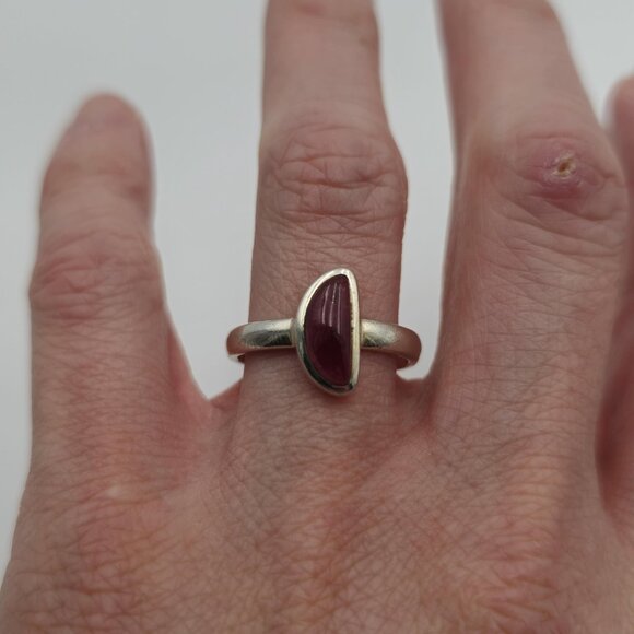Size 8.5 Sterling Silver Unique Shape Garnet Stone Ring A3009 - Picture 3 of 8